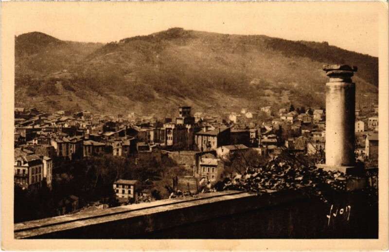 Carte postale ancienne Royat La Vieille Ville vue du Paradis France à Royat