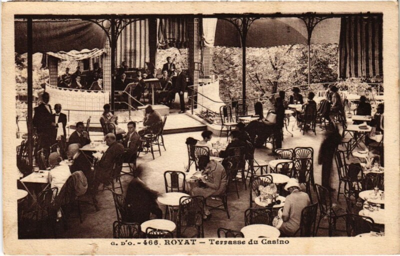 Carte postale ancienne Royat Terrasse du Casino France à Royat
