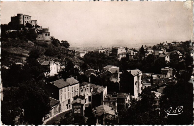 Carte postale ancienne Royat Les Hotels dans la Vallee France à Royat