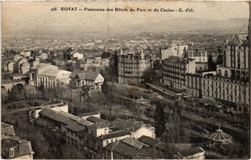 Carte postale ancienne Royat Panorama des Hotels du Parc et du Casino France à Royat