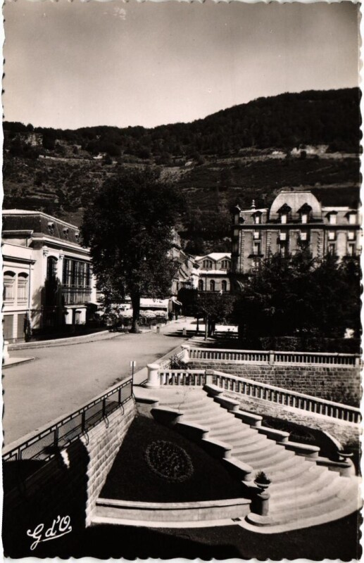 Carte postale ancienne Mont-Dore Perspective prise de l'Hotel Thevenin France à Mont-Dore