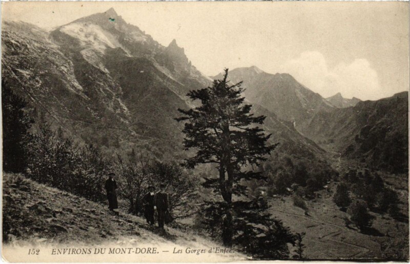 Carte postale ancienne Mont-Dore Les Gorges d'Enfer et les Cretes France à Mont-Dore