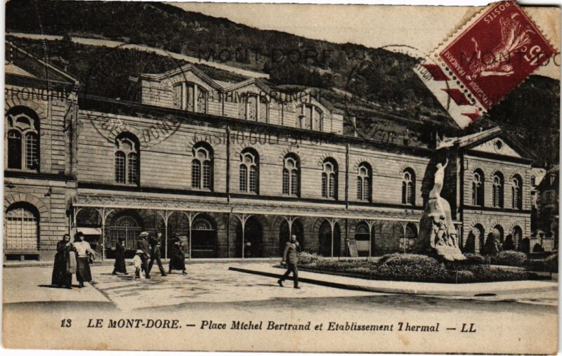 Carte postale ancienne Mont-Dore Place Michel Bertrand France à Mont-Dore