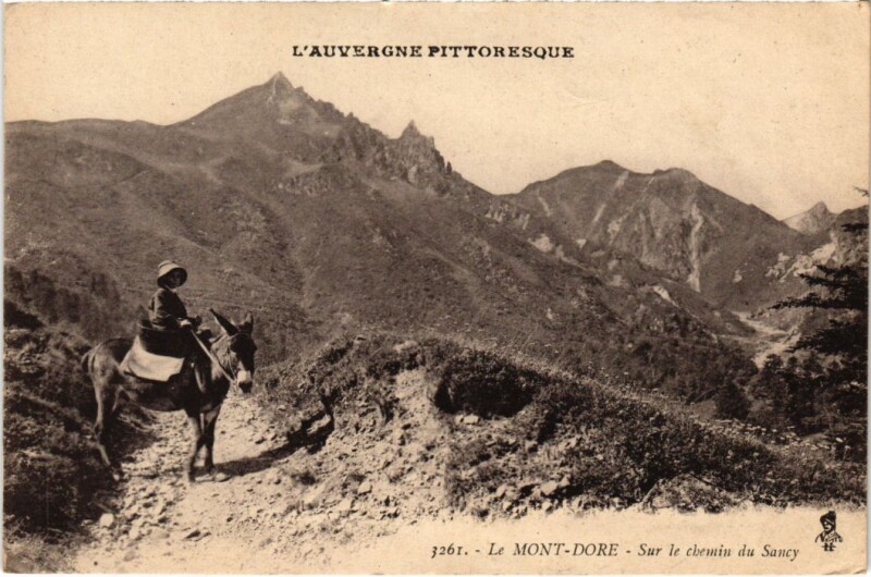 Carte postale ancienne Mont-Dore Sur le Chemin du Sancy France à Mont-Dore