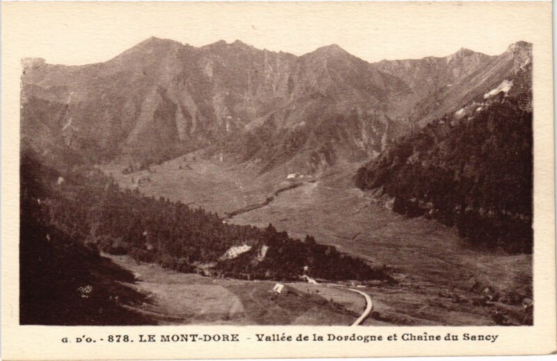 Carte postale ancienne Mont-Dore Vallee de la Dordogne et Chaine du Sancy France à Mont-Dore