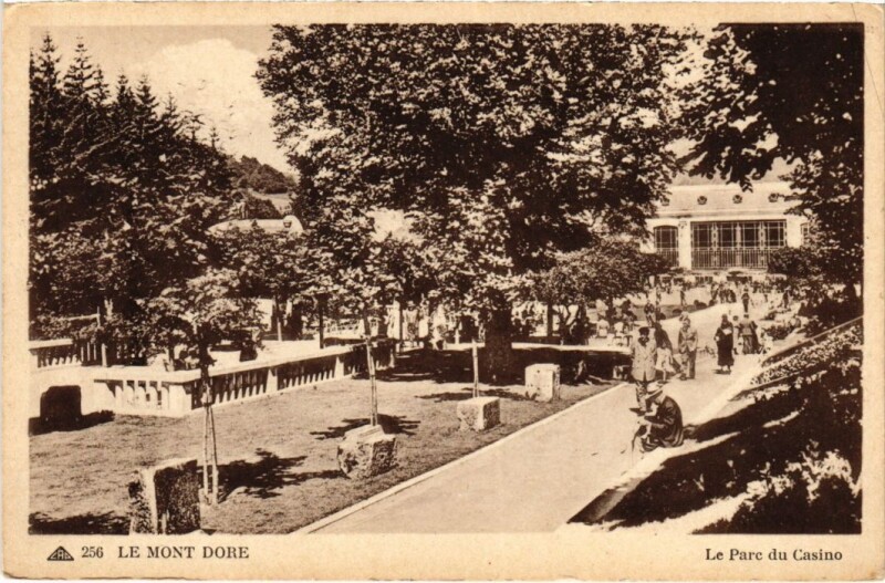 Carte postale ancienne Mont-Dore Le Parc du Casino France à Mont-Dore