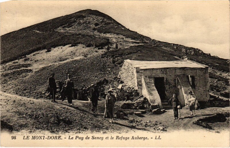 Carte postale ancienne Mont-Dore Le Puy de Sancy et le Refuge Auberge France à Mont-Dore