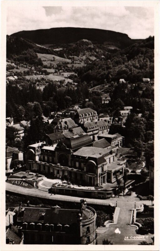 Carte postale ancienne La Bourboule Le Casino vu du rocher des Fees France à La Bourboule