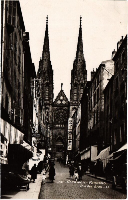Carte postale ancienne Clermont-Ferrand Rue des Gras France à Clermont-Ferrand