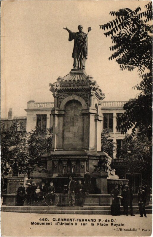 Carte postale ancienne Clermont-Ferrand Monument d'Urbain Ii s la Place Royale France à Clermont-Ferrand