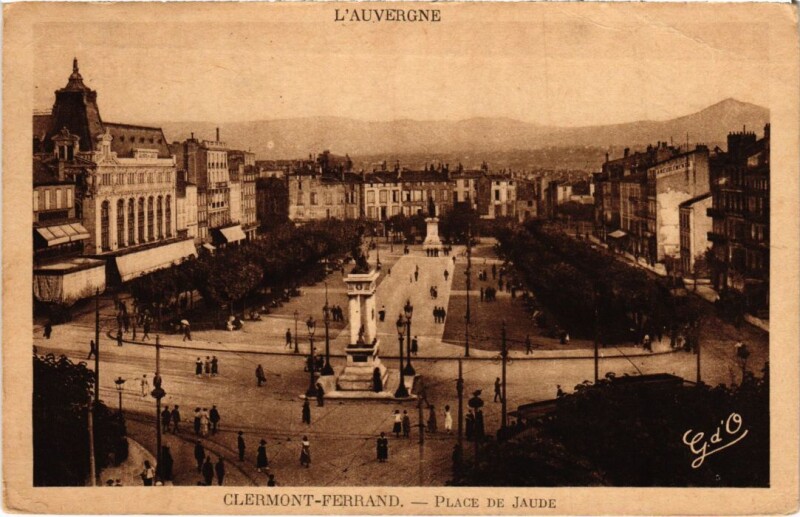 Carte postale ancienne Clermont-Ferrand Place de Jaude France à Clermont-Ferrand