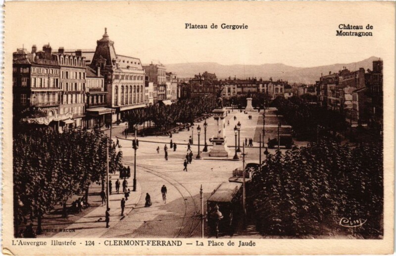 Carte postale ancienne Clermont-Ferrand La Place de Jaude France à Clermont-Ferrand