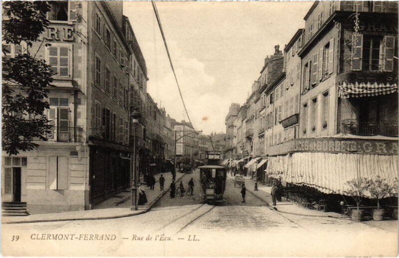 Carte postale ancienne Clermont-Ferrand Rue de l'Ecu France à Clermont-Ferrand