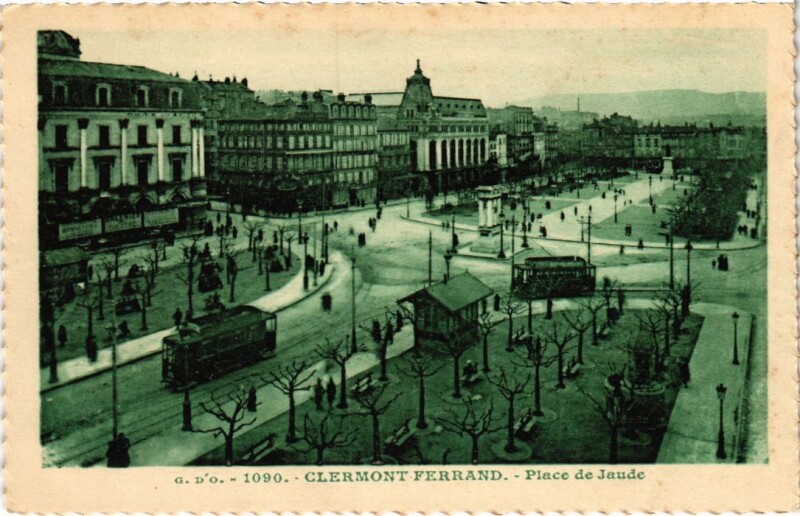 Carte postale ancienne Clermont-Ferrand Place de Jaude France à Clermont-Ferrand