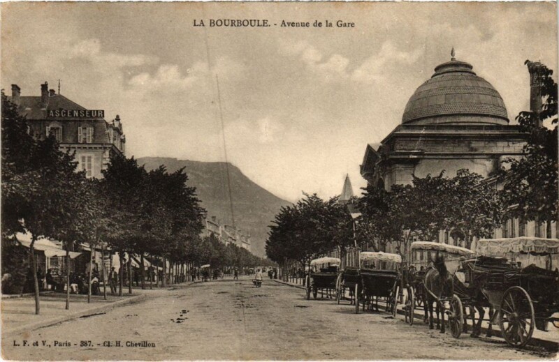 Carte postale ancienne Clermont-Ferrand Avenue de la Gare France à Clermont-Ferrand