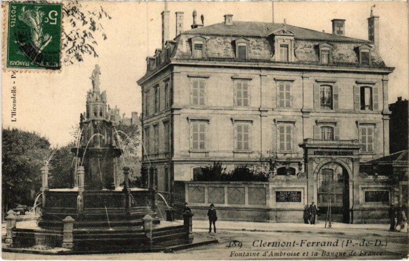 Carte postale ancienne Clermont-Ferrand Fontaine d'Amboise et la Banque France à Clermont-Ferrand