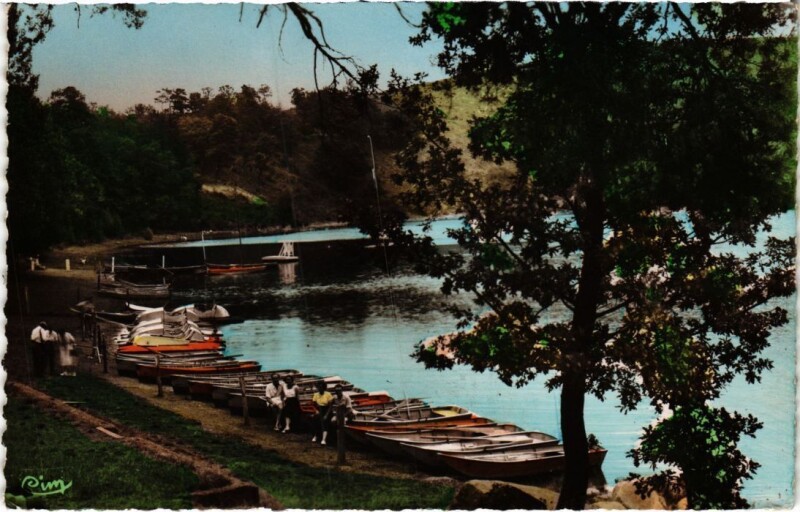 Carte postale ancienne Charbonnieres les Vieilles Lac de Tazenat France