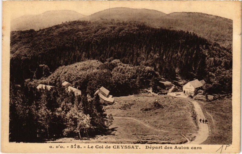 Carte postale ancienne Ceyssat Le Col, depart des Autos-cars France à Ceyssat