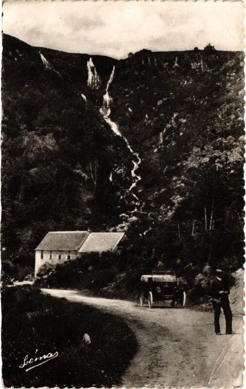 Carte postale ancienne Anzat le Luguet La Cascade et le Moulin d'Apcher France à Anzat-le-Luguet