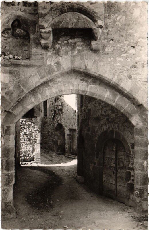 Carte postale ancienne La Sauvetat Vieille Porte dans les Remparts France à La Sauvetat