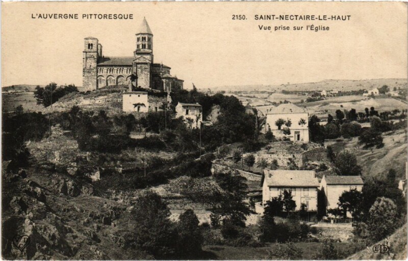 Carte postale ancienne Saint-Nectaire Vue prise sur l'Eglise France à Saint-Nectaire
