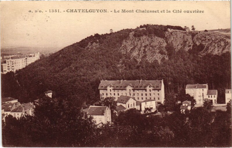 Carte postale ancienne Chatel-Guyon Le Mont Chalusset et la Cite ouvriere France à Chalus