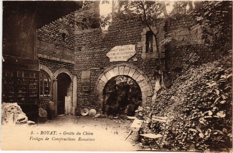 Carte postale ancienne Royat Grotte du Chien France à Royat