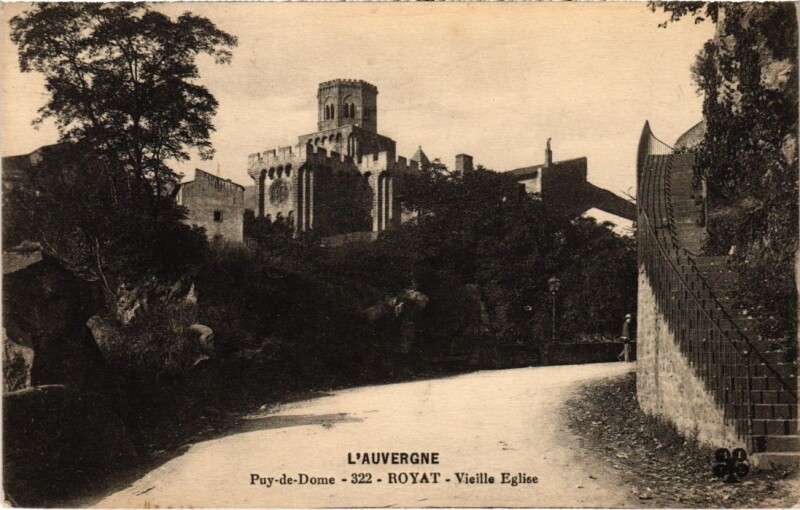 Carte postale ancienne Royat Vieille Eglise France à Royat