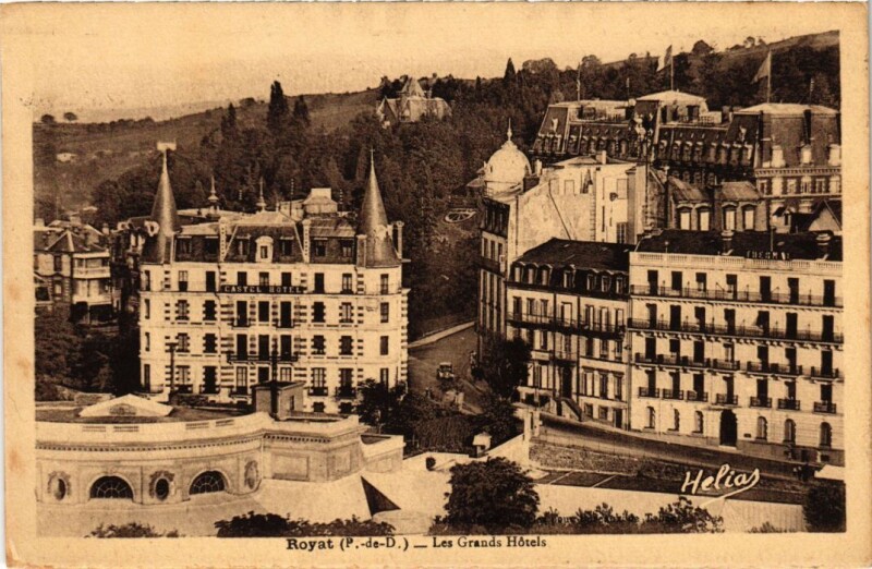 Carte postale ancienne Royat Les Grands Hotels France à Royat