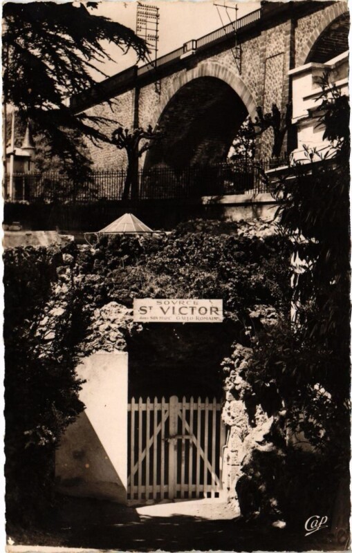 Carte postale ancienne Royat Source St.Victor France à Royat