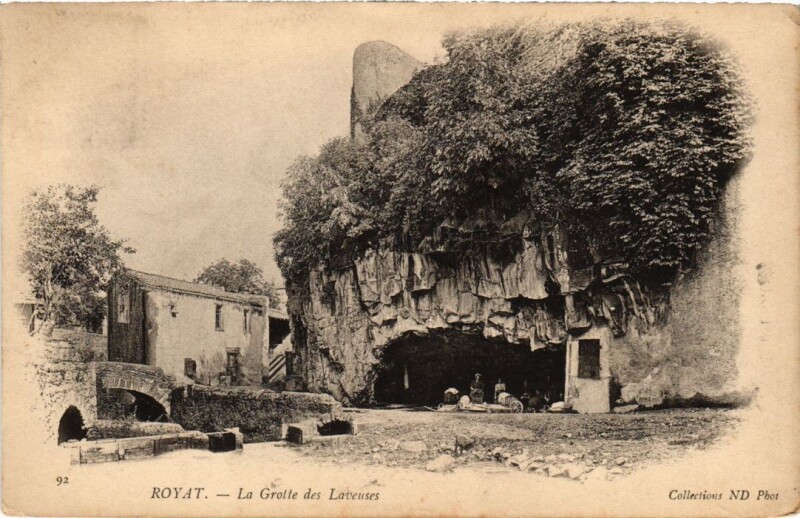 Carte postale ancienne Royat La Grotte des Laveuses France à Royat
