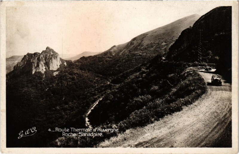 Carte postale ancienne Auvergne Route Thermale, Roche Sanadoire France