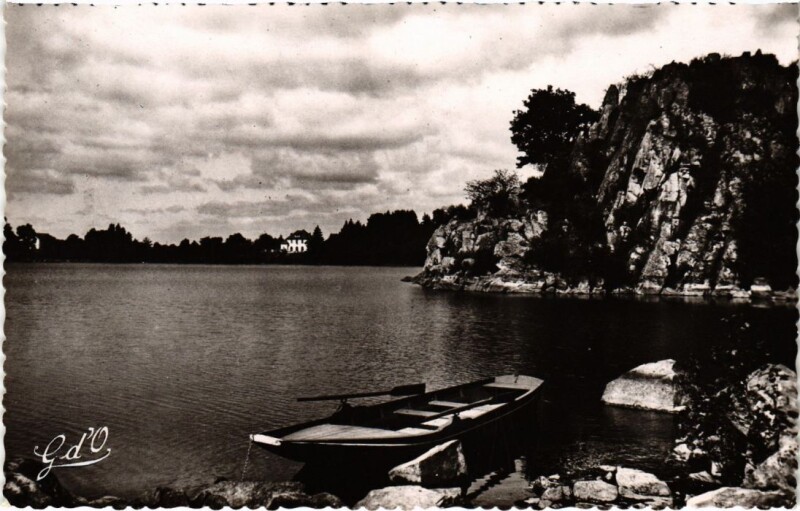 Carte postale ancienne Auvergne Gour de Tazenat, Peche et Promenade France