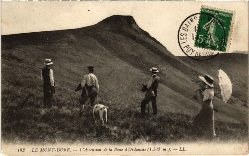 Carte postale ancienne Mont-Dore L'Ascension de la Bane d'Ordanche France à Mont-Dore