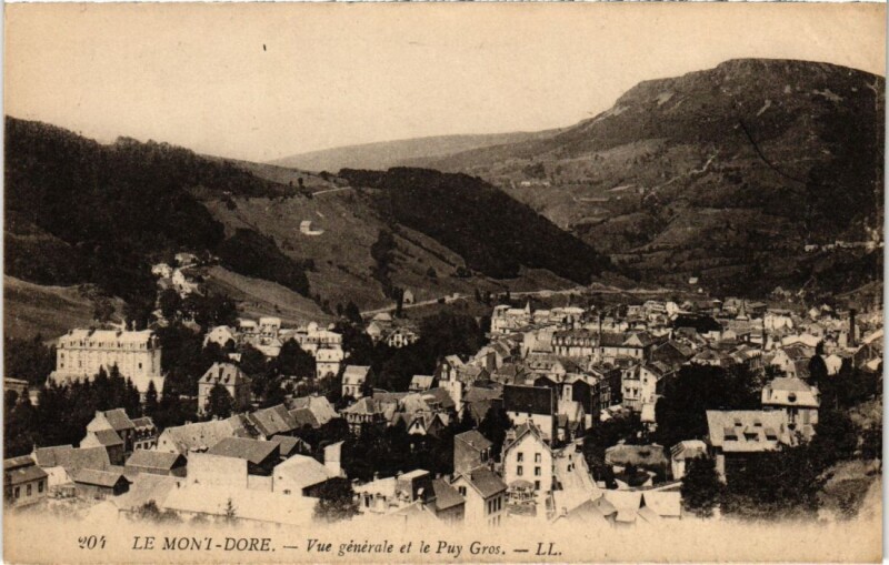 Carte postale ancienne Mont-Dore Vue Generale et le Puy Gros France à Mont-Dore