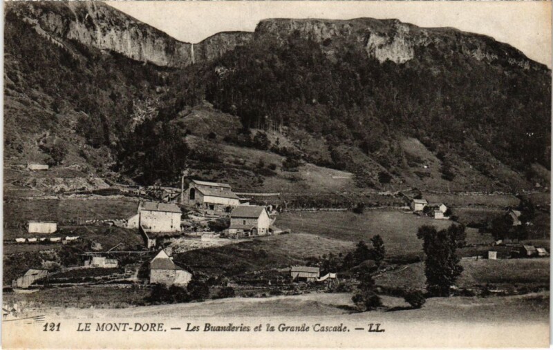 Carte postale ancienne Mont-Dore Les Buanderies et la Grande Cascade France à Mont-Dore