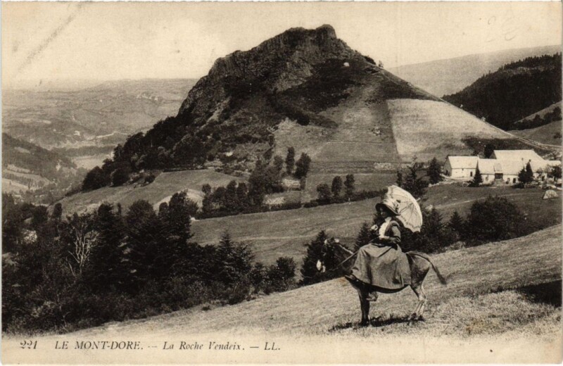 Carte postale ancienne Mont-Dore La Roche Vendeix France à Mont-Dore