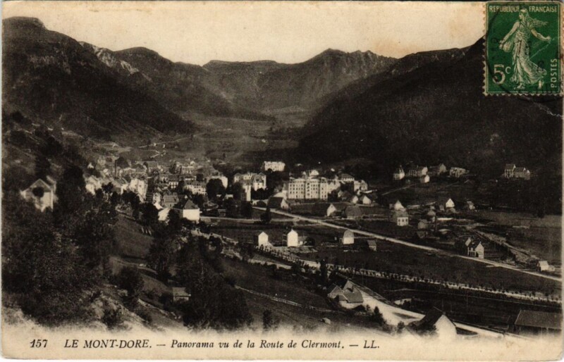Carte postale ancienne Mont-Dore Panorama vu de la Route de Clermont France à Mont-Dore
