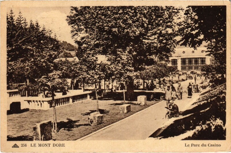 Carte postale ancienne Mont-Dore Le Parc du Casino France à Mont-Dore
