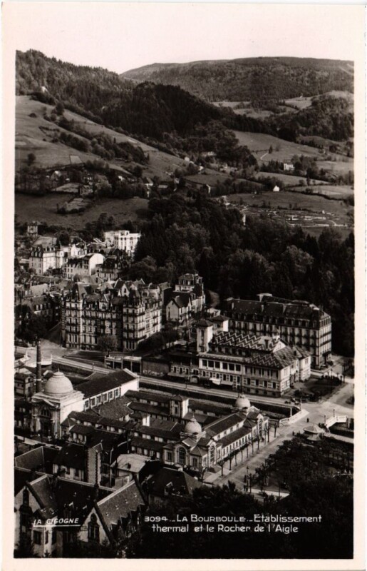 Carte postale ancienne La Bourboule Etablissement thermal et le Rocher de l'Aigle France à La Bourboule