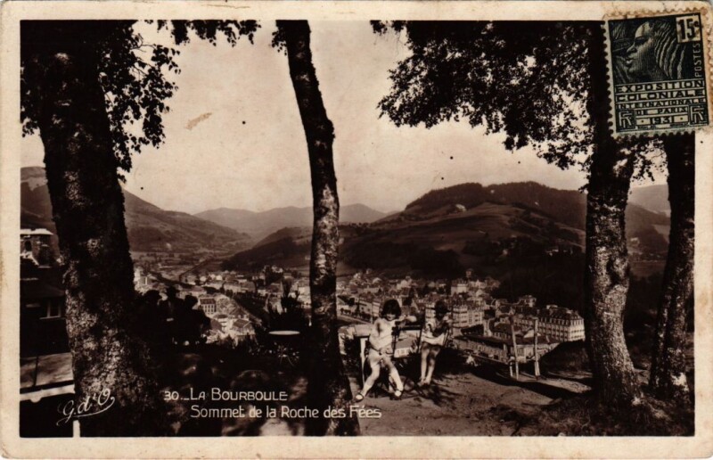 Carte postale ancienne La Bourboule Sommet de la Roche des Fees France à La Bourboule