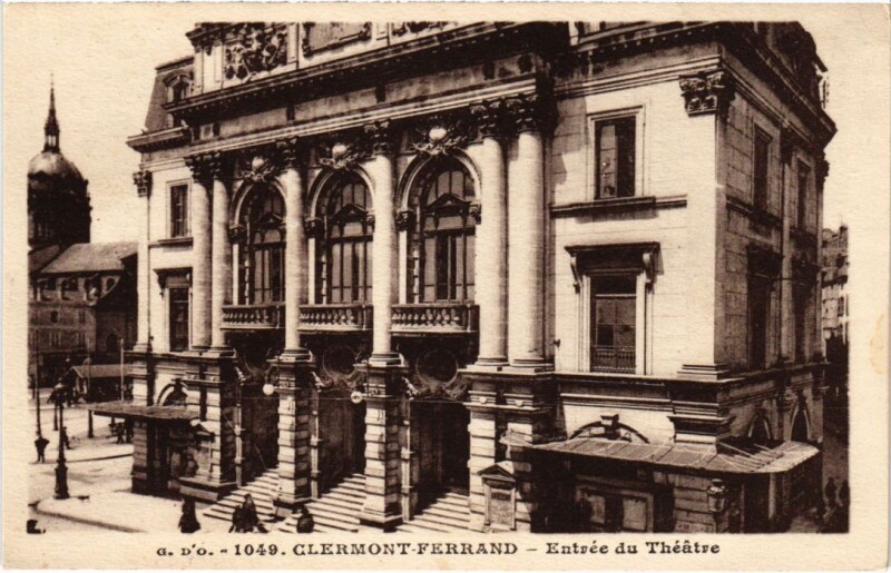 Carte postale ancienne Clermont-Ferrand Entree du Theatre France à Clermont-Ferrand