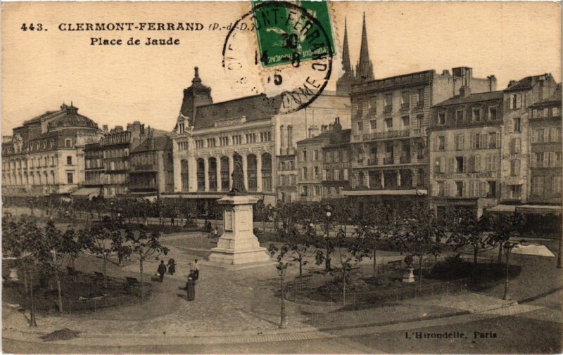 Carte postale ancienne Clermont-Ferrand Place de Jaude France à Clermont-Ferrand