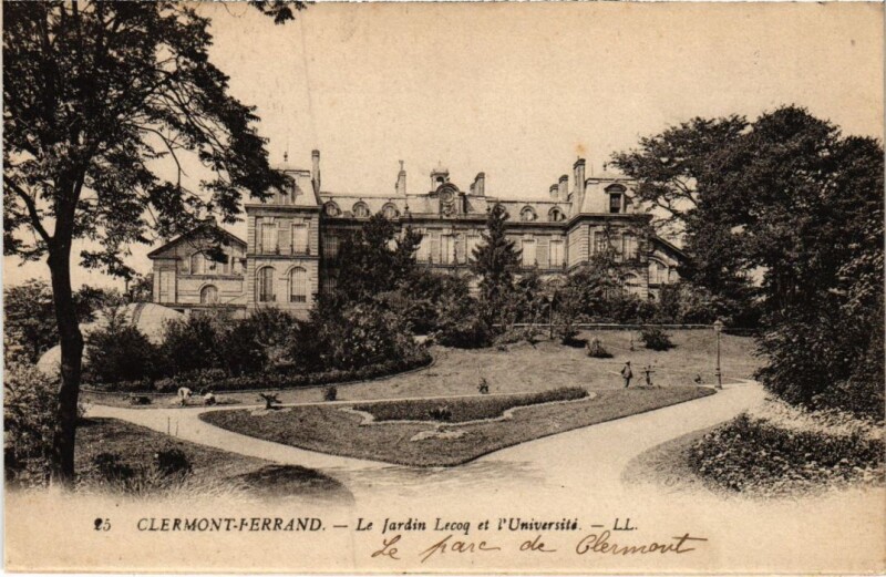 Carte postale ancienne Clermont-Ferrand Le jardin Lecoq et l'Universite France à Clermont-Ferrand