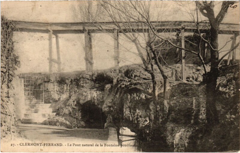 Carte postale ancienne Clermont-Ferrand Le Pont naturel de la Fontaine France à Clermont-Ferrand