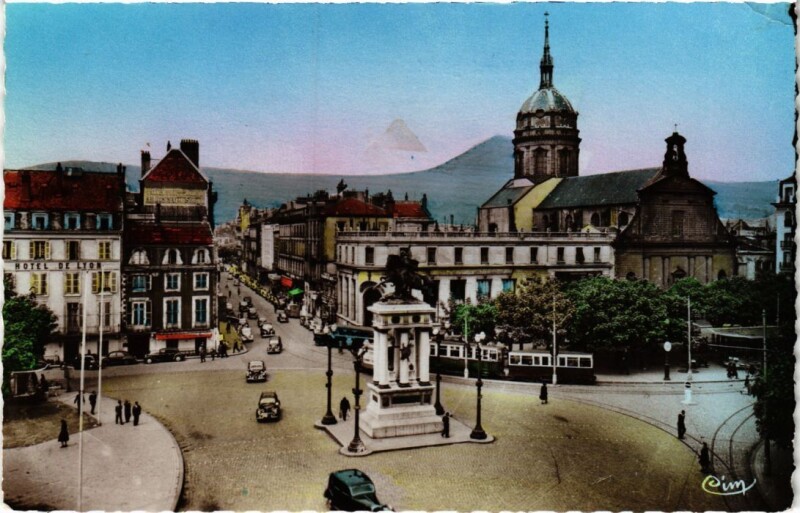 Carte postale ancienne Clermont-Ferrand Place de Jaude France à Clermont-Ferrand