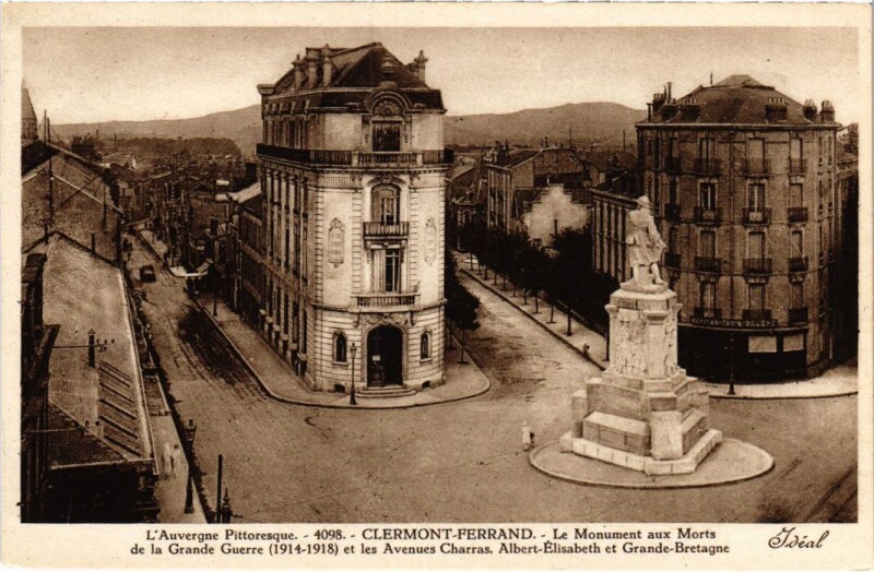 Carte postale ancienne Clermont-Ferrand Le Monument aux Morts France à Clermont-Ferrand