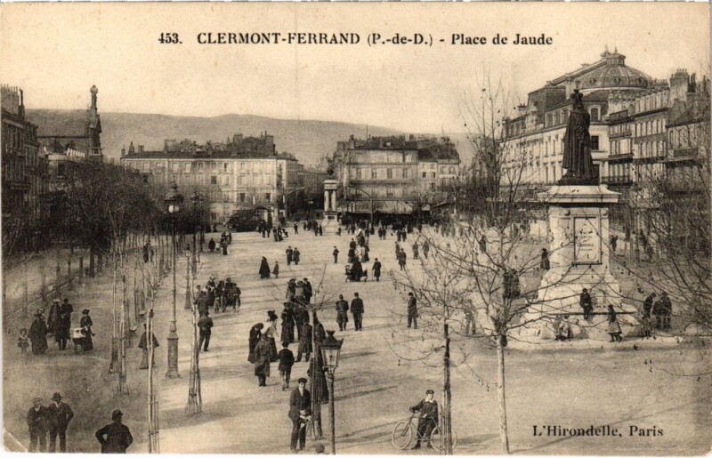 Carte postale ancienne Clermont-Ferrand Place de Jaude France à Clermont-Ferrand
