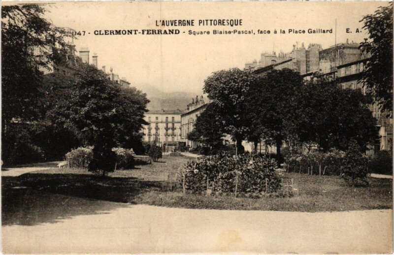 Carte postale ancienne Clermont-Ferrand Square Blaise-Pascal France à Clermont-Ferrand