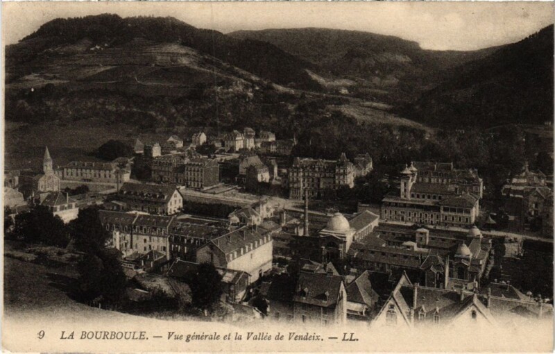 Carte postale ancienne Clermont-Ferrand Vue Generale et la Vallee de Vendeix France à Clermont-Ferrand